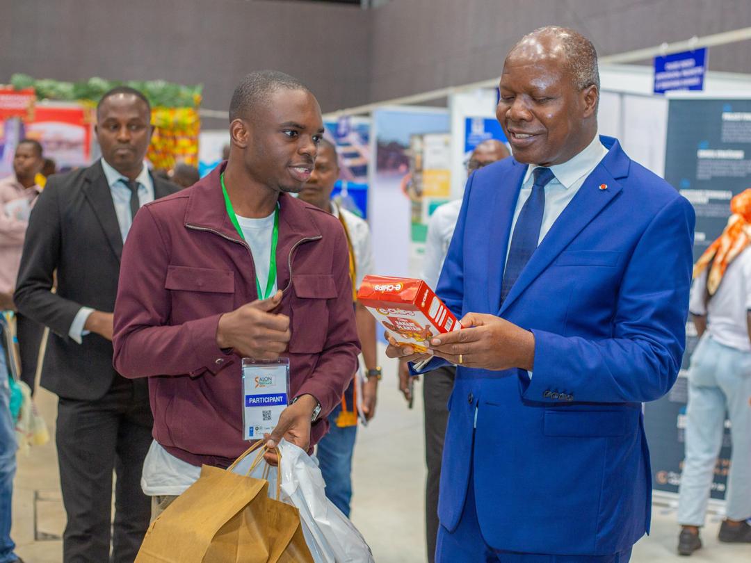 E-chips avec une personnalité publique